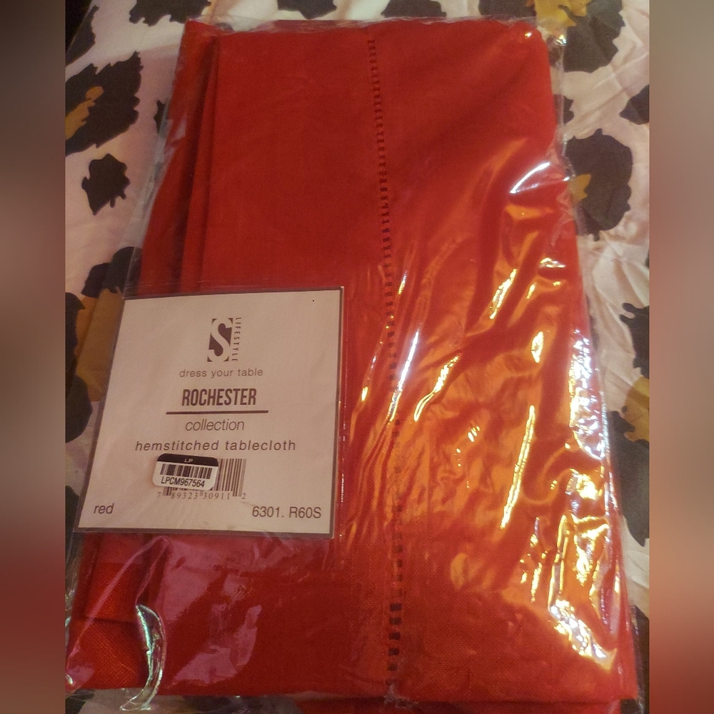 NEW Saro Lifestyle Rochester Collection Red TC 60" Square Hemstitched Tablecloth